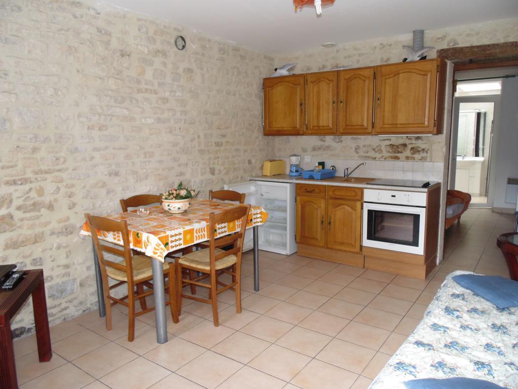 Apartamento Maison En Pierre Port-en-Bessin-Huppain Habitación foto