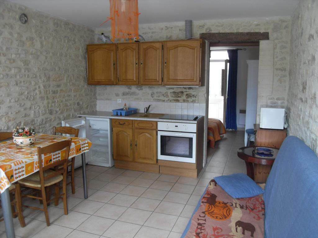 Apartamento Maison En Pierre Port-en-Bessin-Huppain Habitación foto